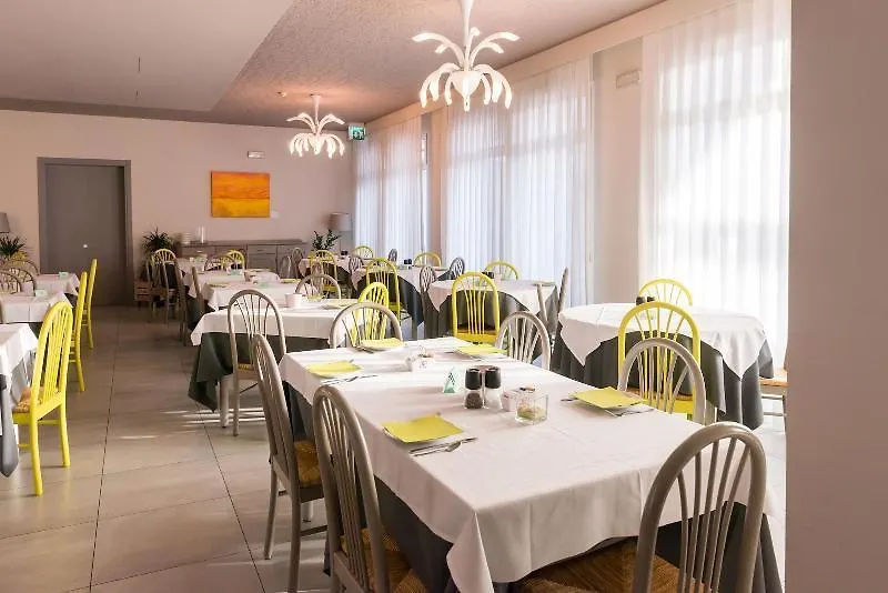 Hotel Helvetia ليدو دي يسولو