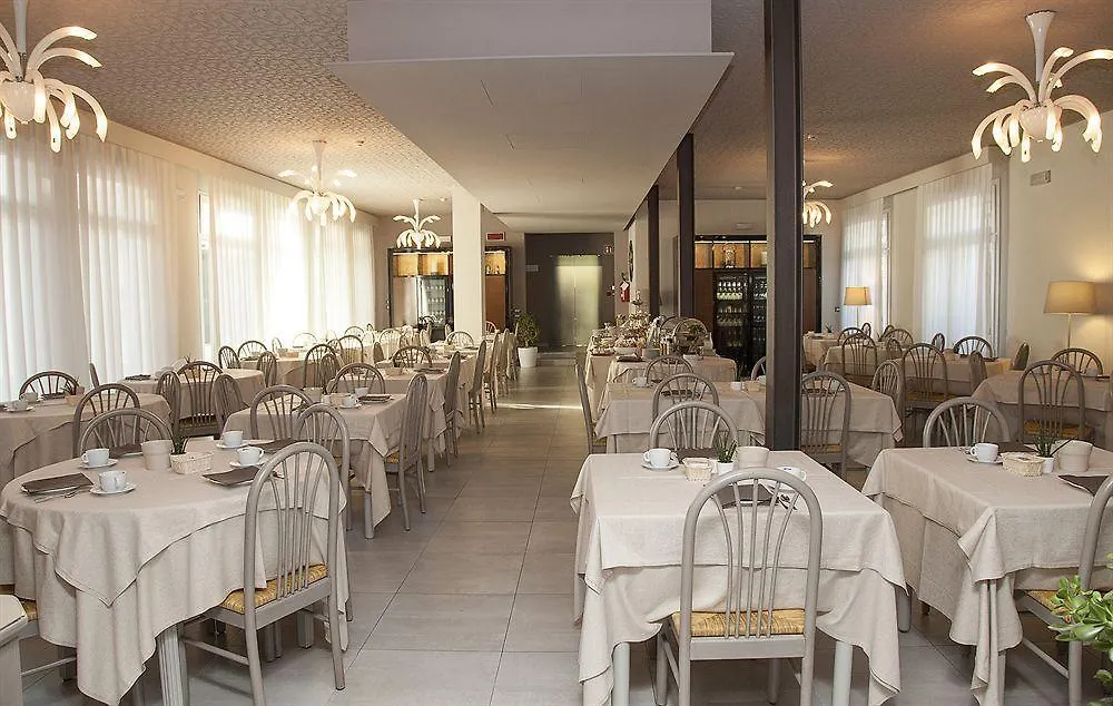 Hotel Helvetia ليدو دي يسولو