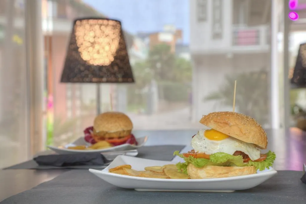 Hotel Helvetia ليدو دي يسولو 3*,  إيطاليا