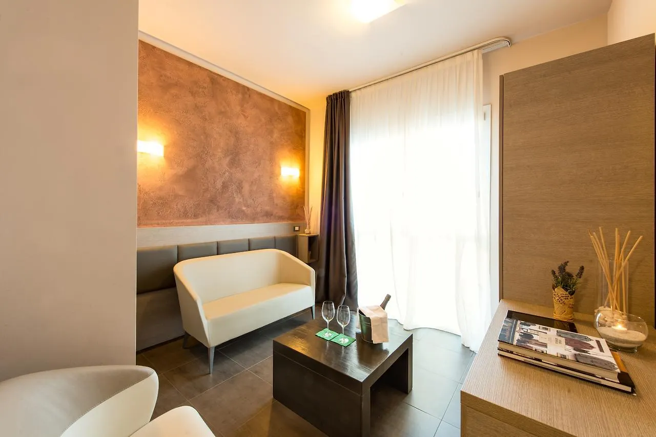 Hotel Helvetia ليدو دي يسولو